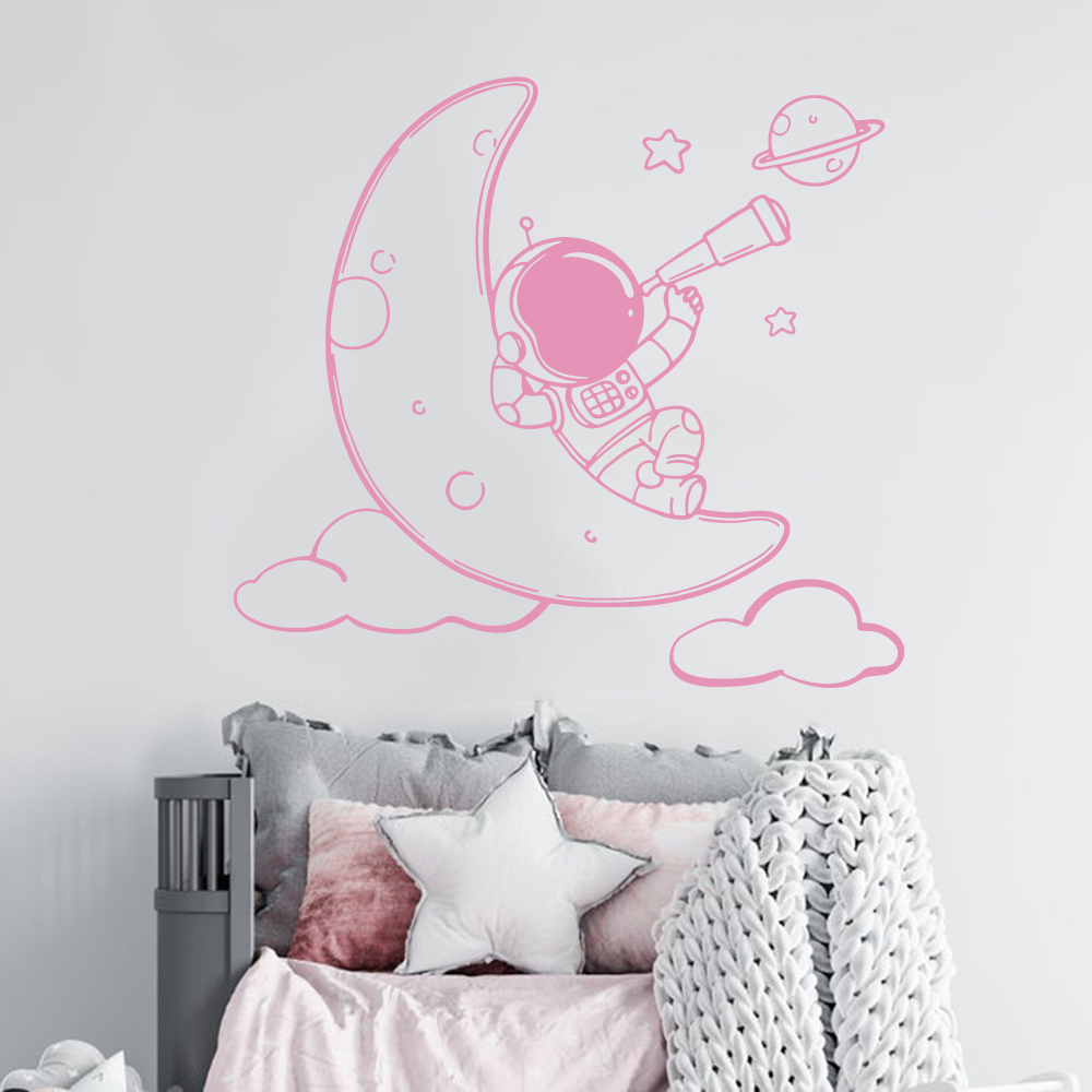 Cartoon Astronaut on The Moon  - Baby Nursery Panelling recension och pris