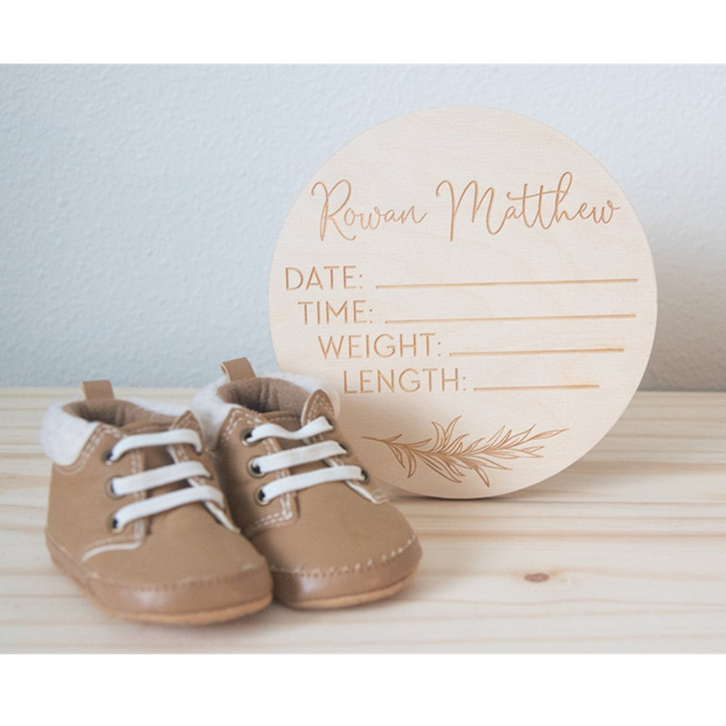 Wooden baby name sign Personal - Baby Nursery In Hospital recension och pris